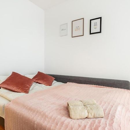 Modern 70M Apartment With Private Garden Metro Warsawa Bagian luar foto