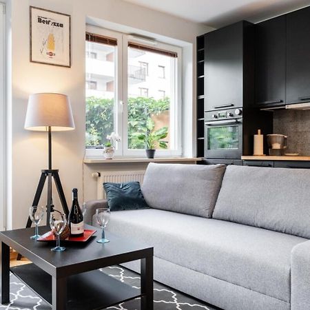Modern 70M Apartment With Private Garden Metro Warsawa Bagian luar foto