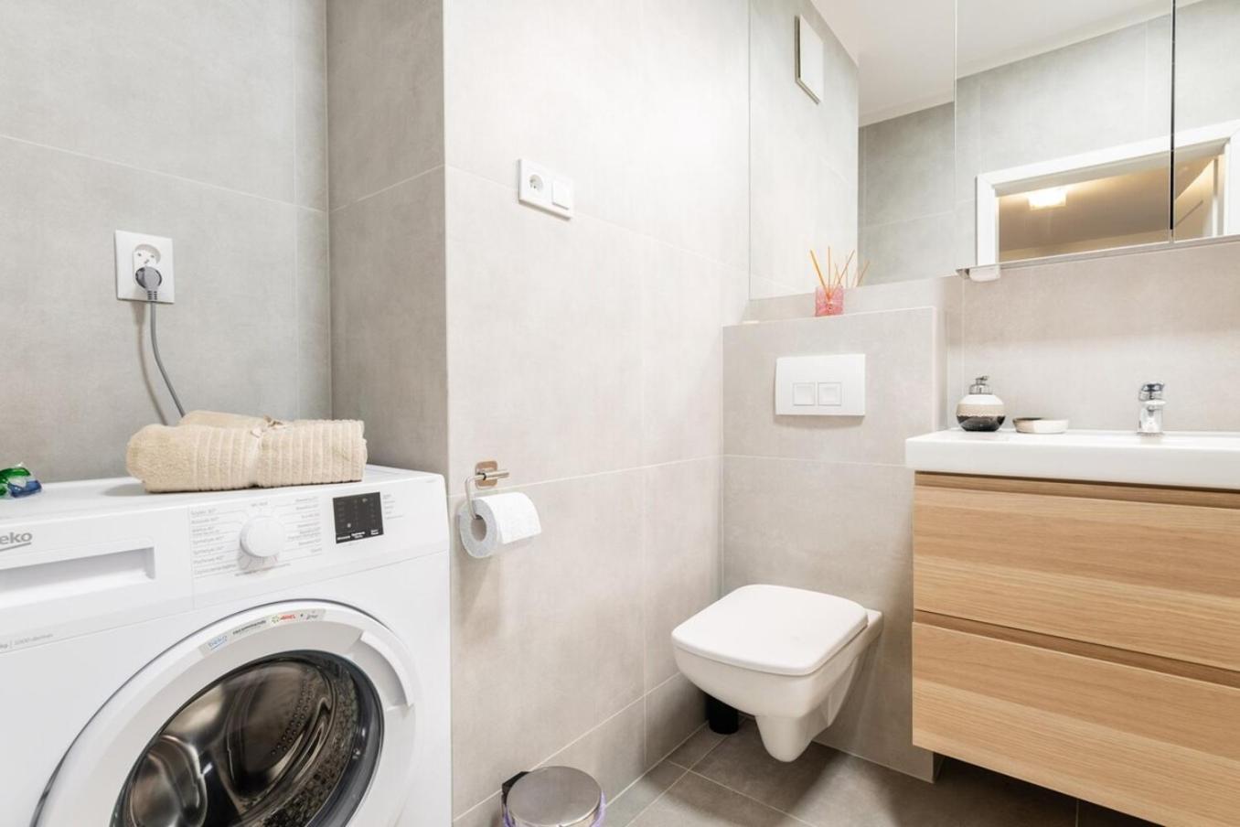 Modern 70M Apartment With Private Garden Metro Warsawa Bagian luar foto