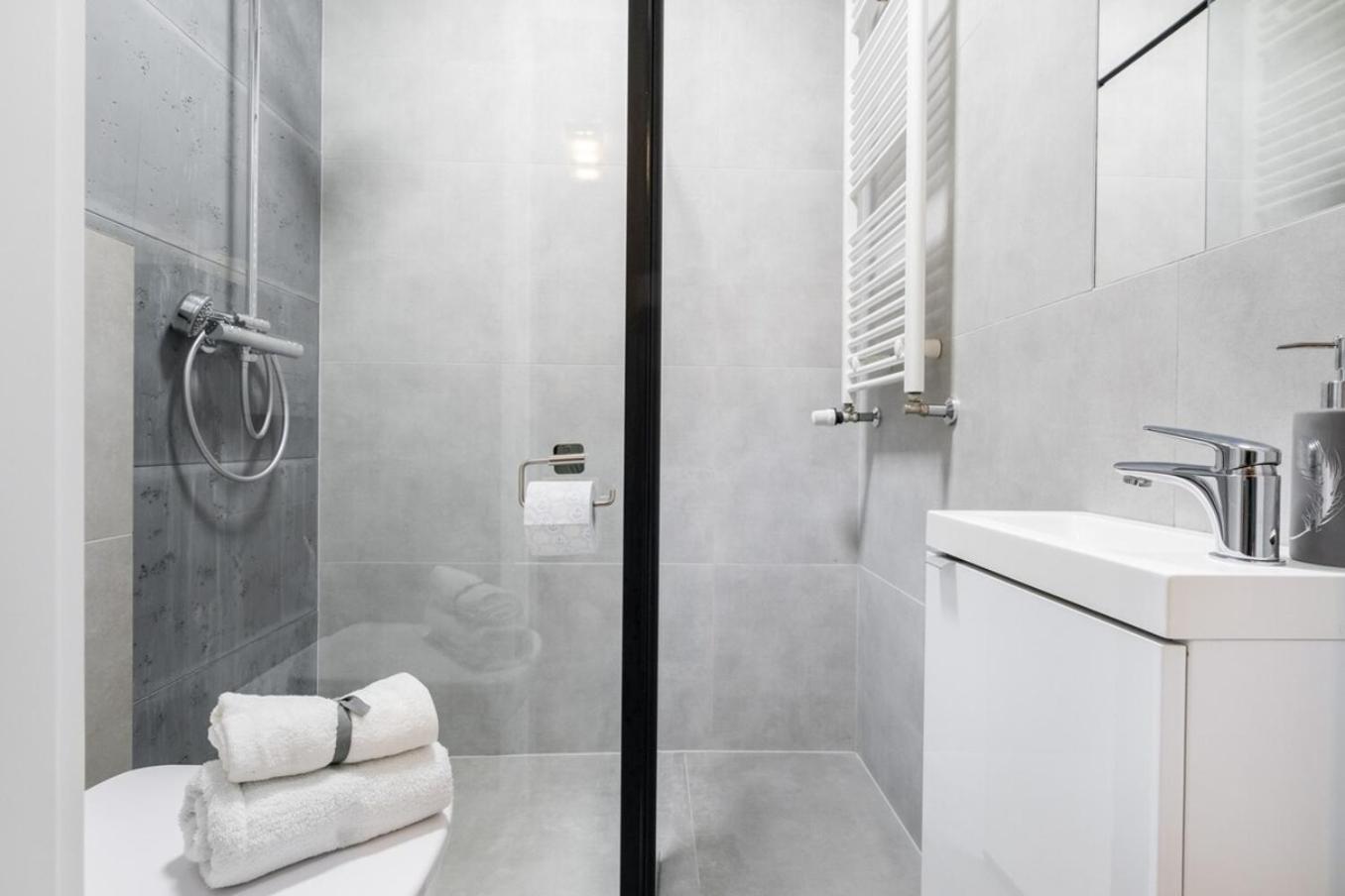 Modern 70M Apartment With Private Garden Metro Warsawa Bagian luar foto